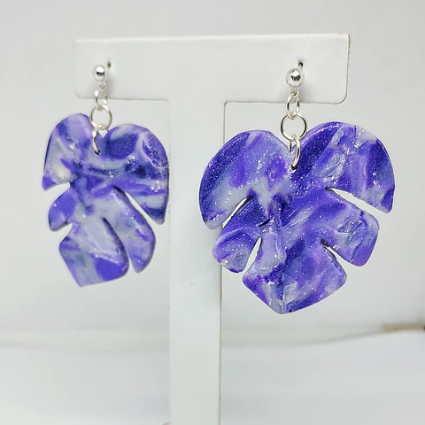 Monsteras desiguales morado