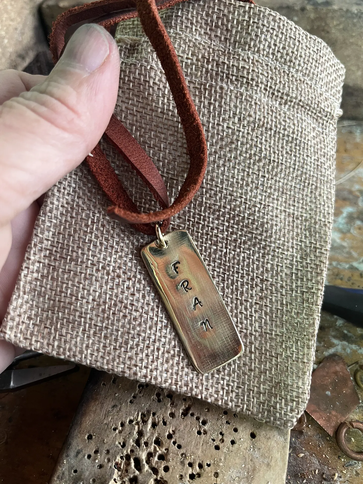 Colgante chapa de bronce  4