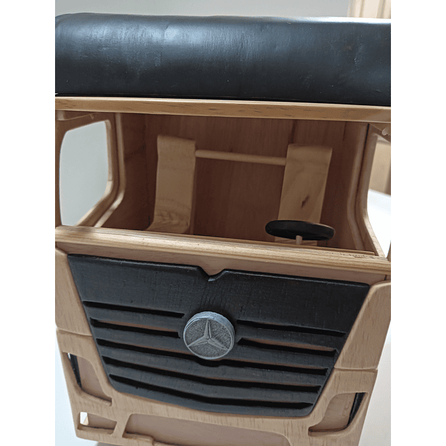 CAMIÓN MERCEDES-BENZ