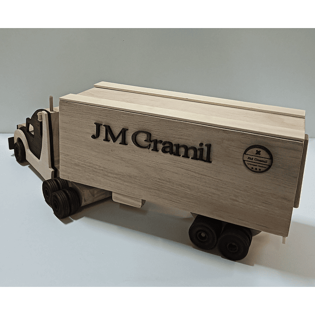 CAMIÓN CON REMOLQUE