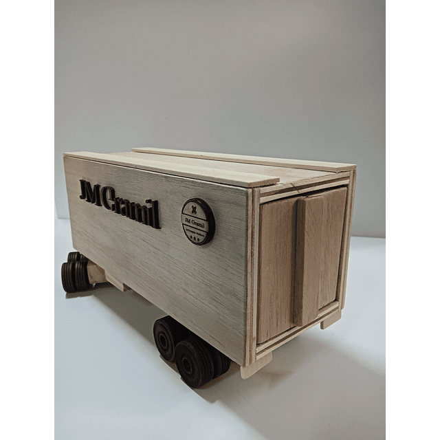 CAMIÓN CON REMOLQUE