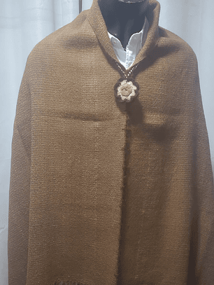 Poncho café lana de alpaca.