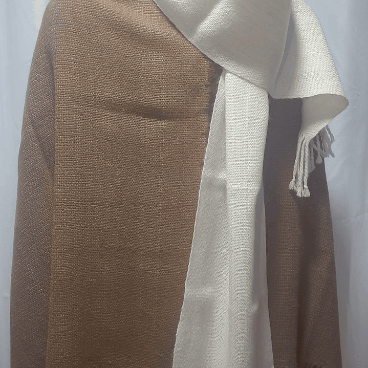 Bufanda blanca de alpaca. 1