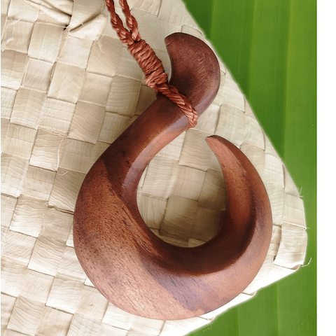 maŋai pendant (mako'i wood)