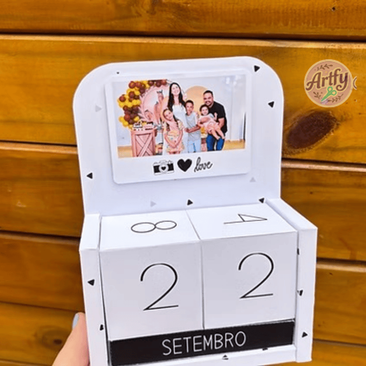GRITTI CALENDÁRIO EM CUBO 