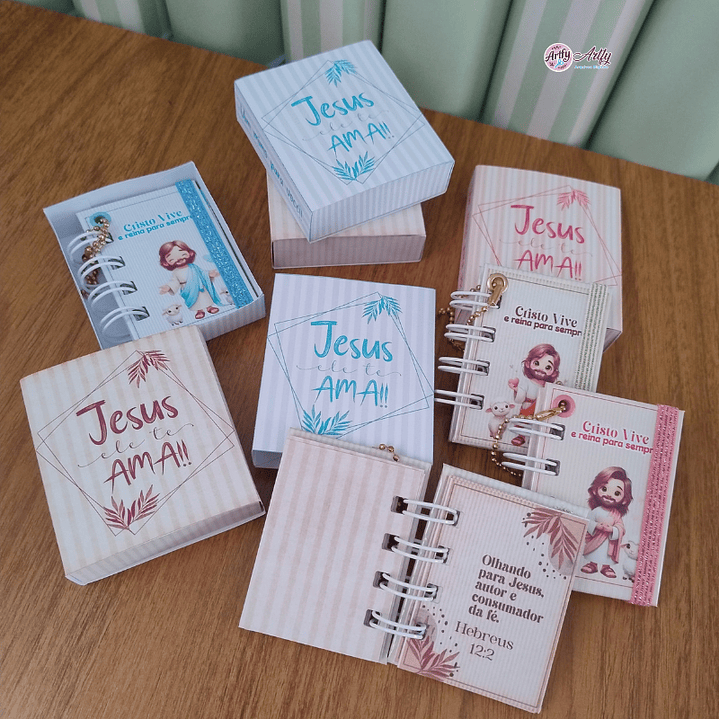 Chaveiro Bíblia Cristo Vive 1