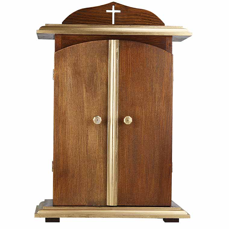 Wooden oratory with roses 2