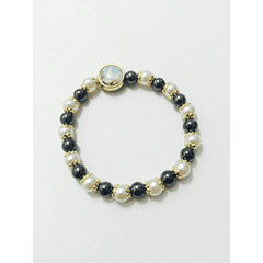 Bracelet with black and cream pearls