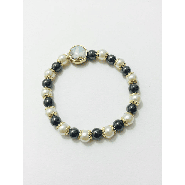 Bracelet avec perles crème et noires 2