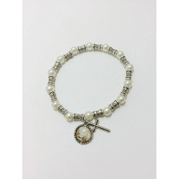 Bracelet avec perles blanches 2