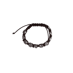 Bracciale in corda con diverse medaglie