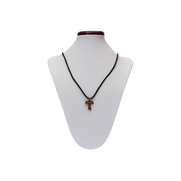  Collar con Cruz Tau 1