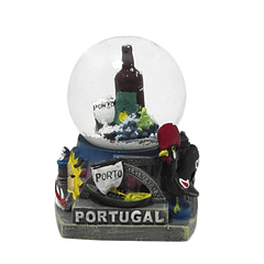 Bola de água com garrafa de vinho do Porto