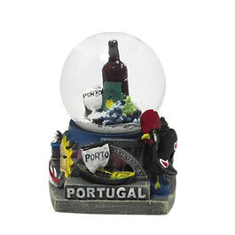 Bola de água com garrafa de vinho do Porto