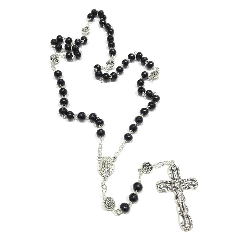 Rosario in legno con rose 1