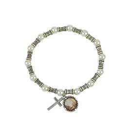 Bracelet with white pearls