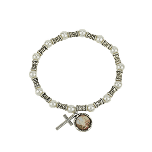 Bracelet with white pearls