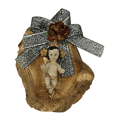 Statue of baby Jesus on dry leaf