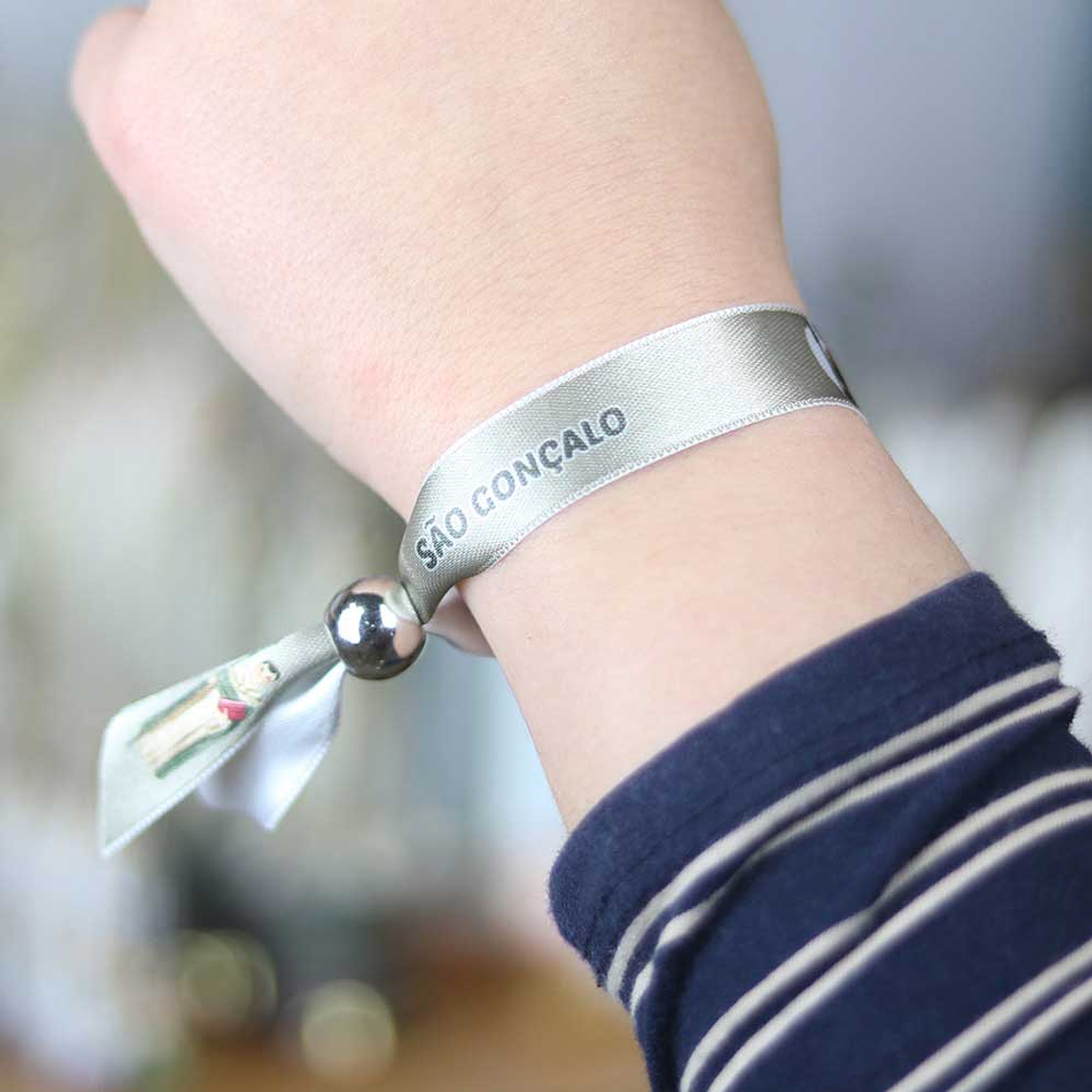 Pulseira em tecido de São Gonçalo 2
