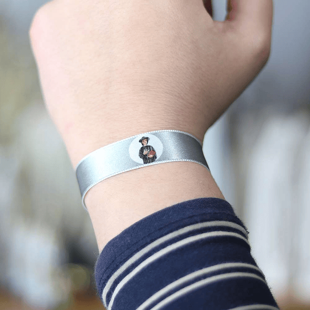 Pulseira em tecido de Santo Ivo 3