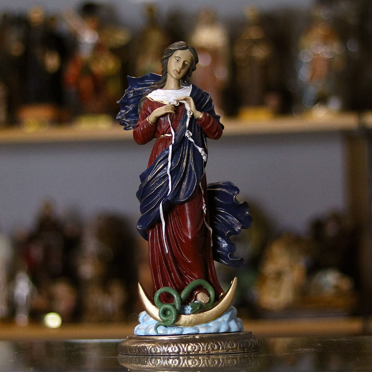Statue of Our Lady Undoer of knots  2