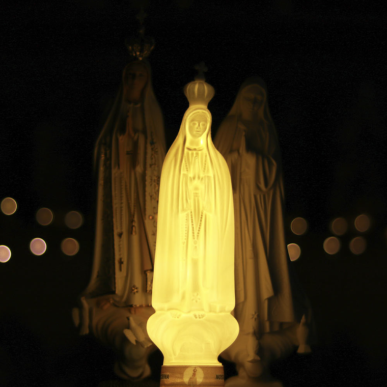 Statue illuminée de Notre-Dame de Fatima 1