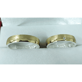 Argollas para matrimonio en oro plata canal central diamante