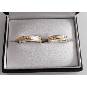 Argollas para matrimonio en oro plata grabada-diamantada