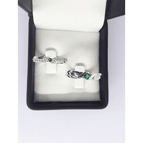 Argollas para matrimonio en plata con esmeraldas