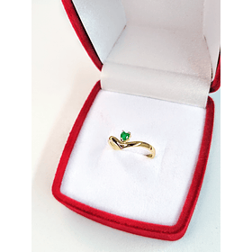 Compromiso en oro y esmeralda