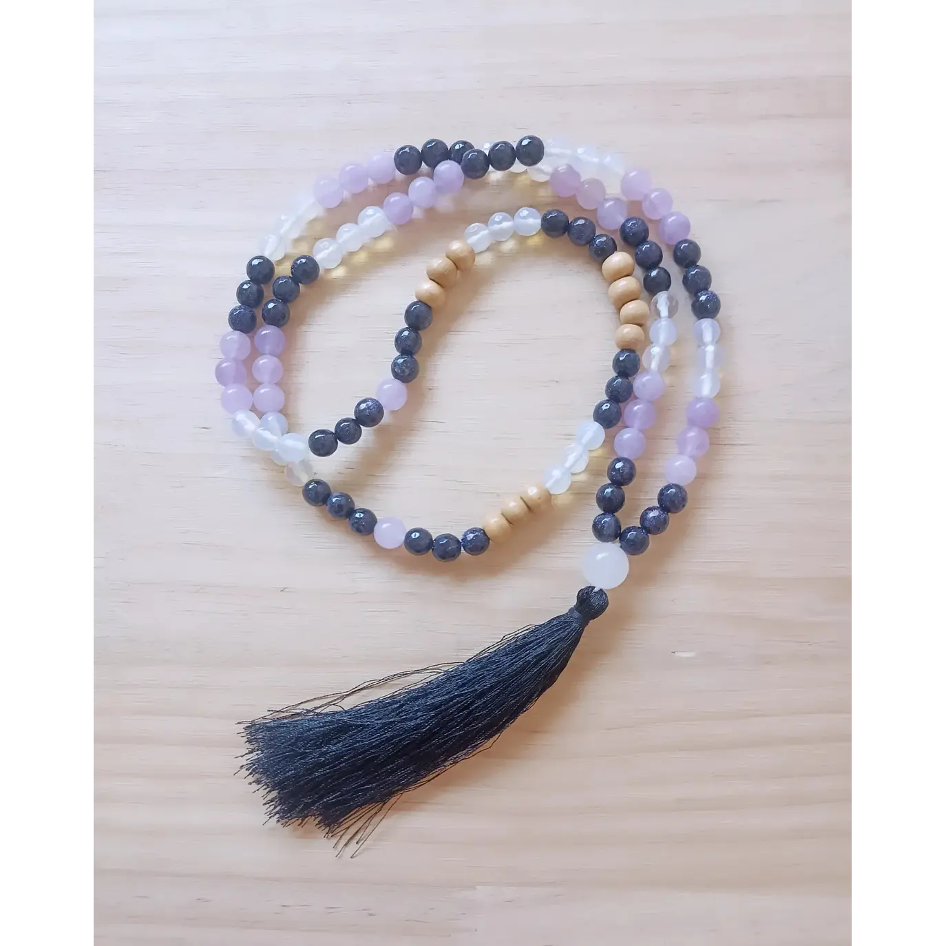 Colar Japamala 108 contas com pedras naturais e de madeira. Pedra estrela , quartzo branco e Lavanda 1