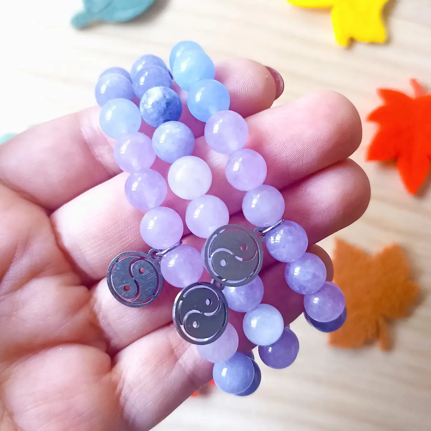 Pulseira de Ametista e Lavanda com pendente Yin Yang 2
