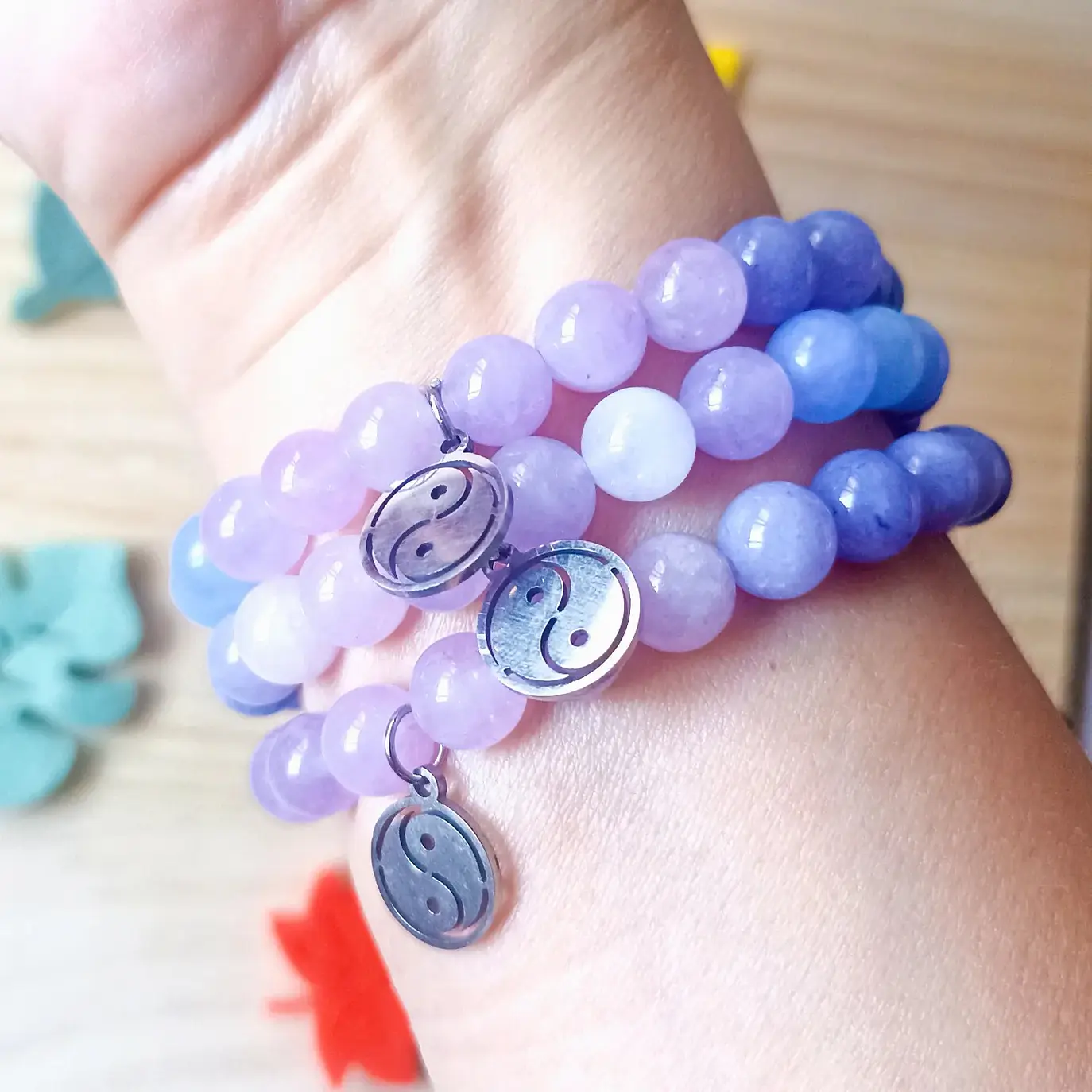 Pulseira de Ametista e Lavanda com pendente Yin Yang 3
