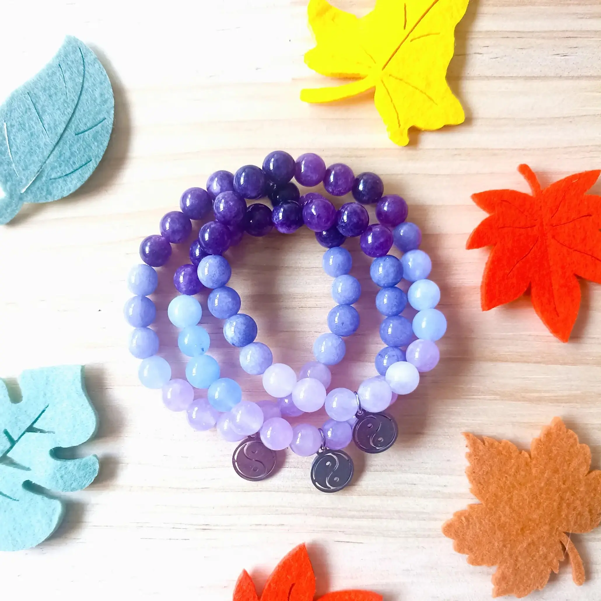 Pulseira de Ametista e Lavanda com pendente Yin Yang 4