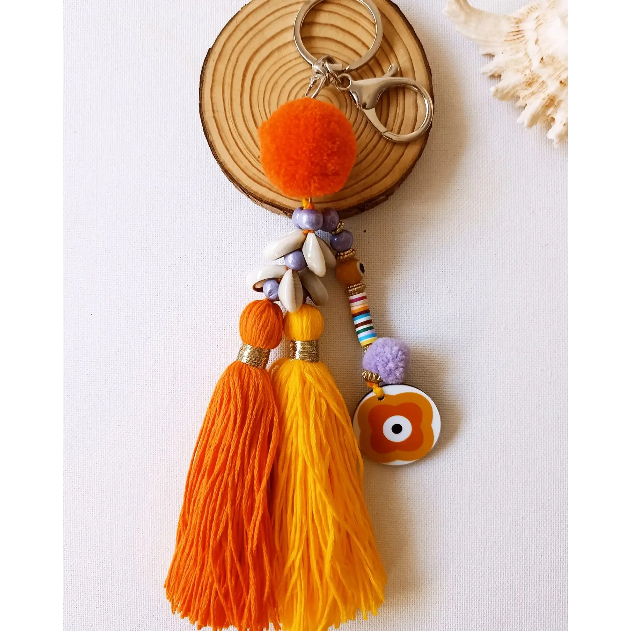 Porta-chaves Bohemian com pompons e conchas 1