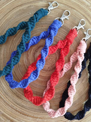 Porta-chaves/Wristlet macramé torcido