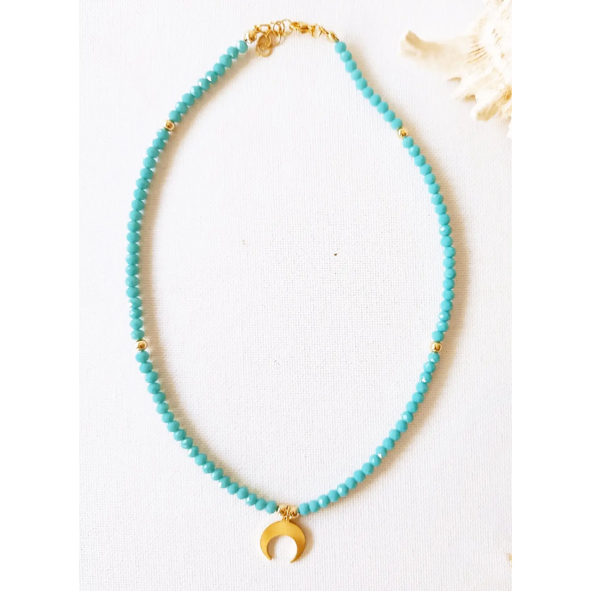 Colar de cristais com pendente dourado Lua 1