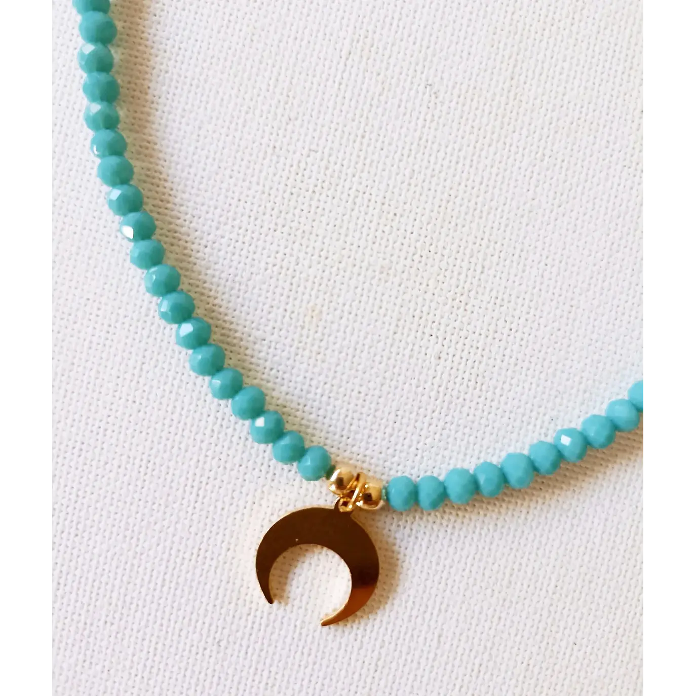 Colar de cristais com pendente dourado Lua 2