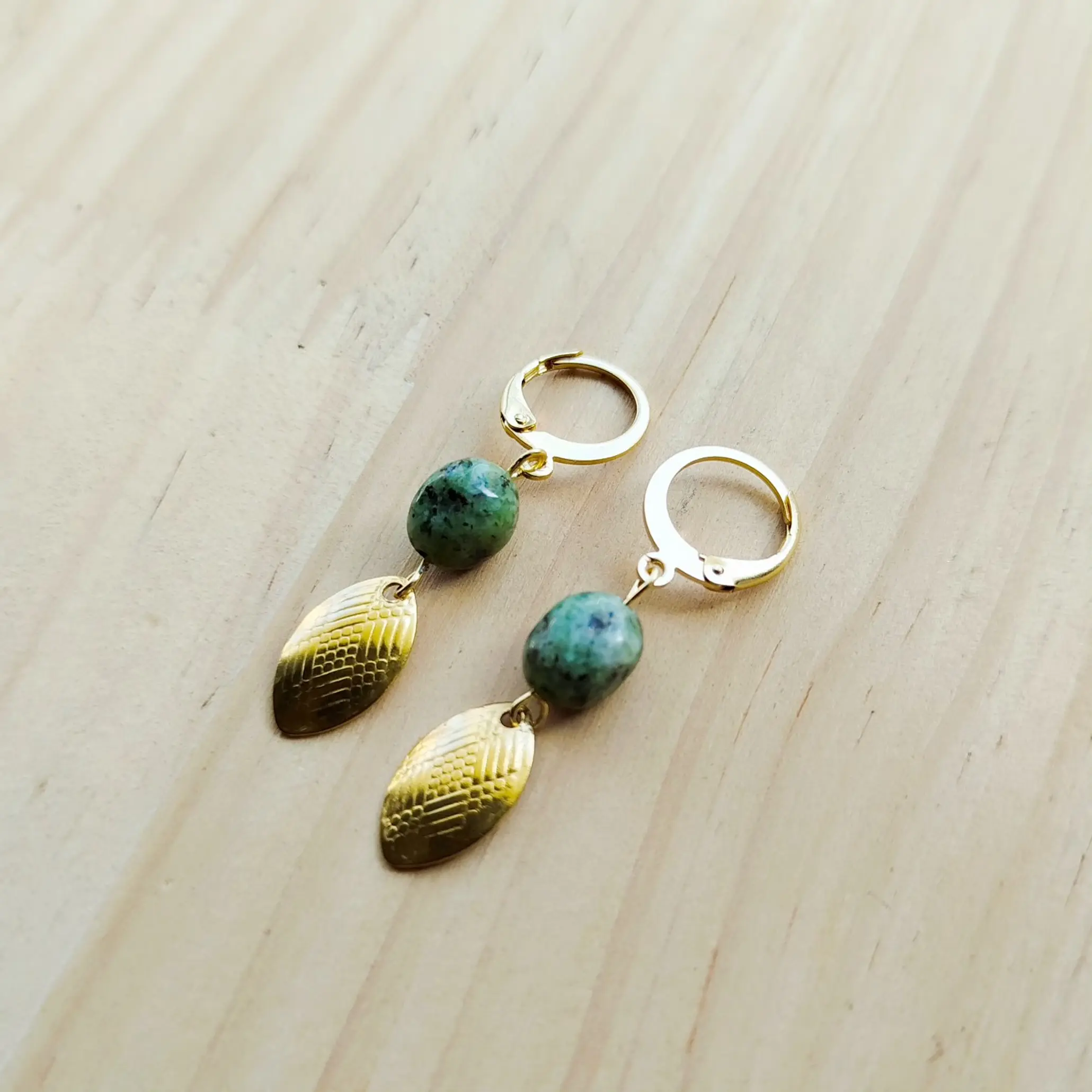 Brincos em aço dourado com Gaspeita 2