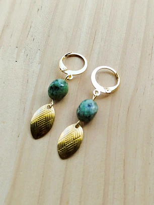Brincos em aço dourado com Gaspeita