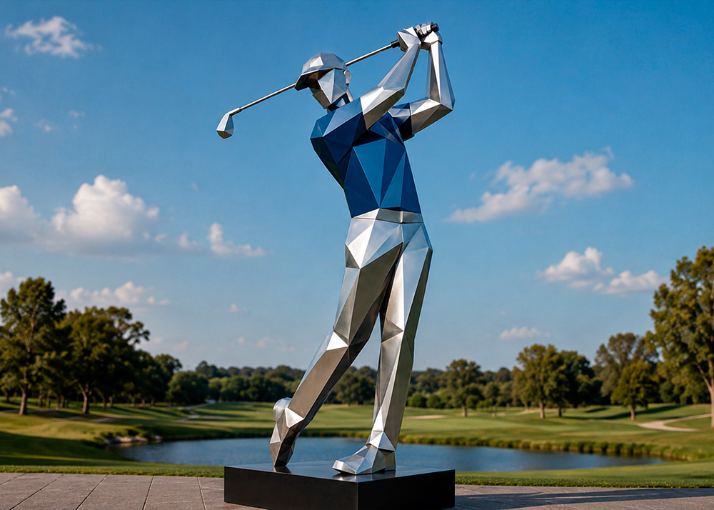 Escultura geométrica de golfista en un campo de golf