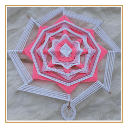 Décoration chambre bébé : Mandala en laine rose