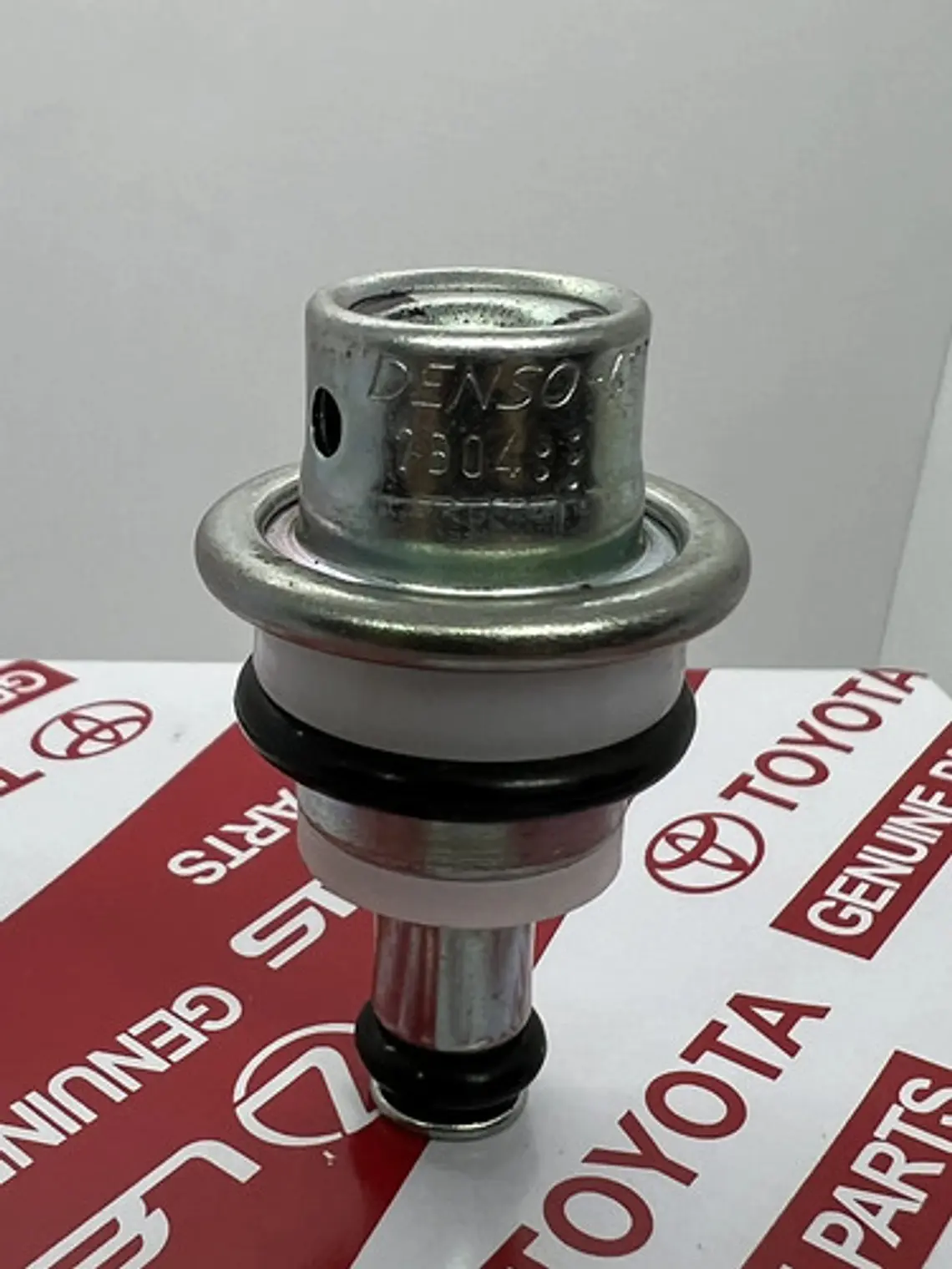 Regulador De Bencina Toyota Yaris Corolla Rav4 Original 2