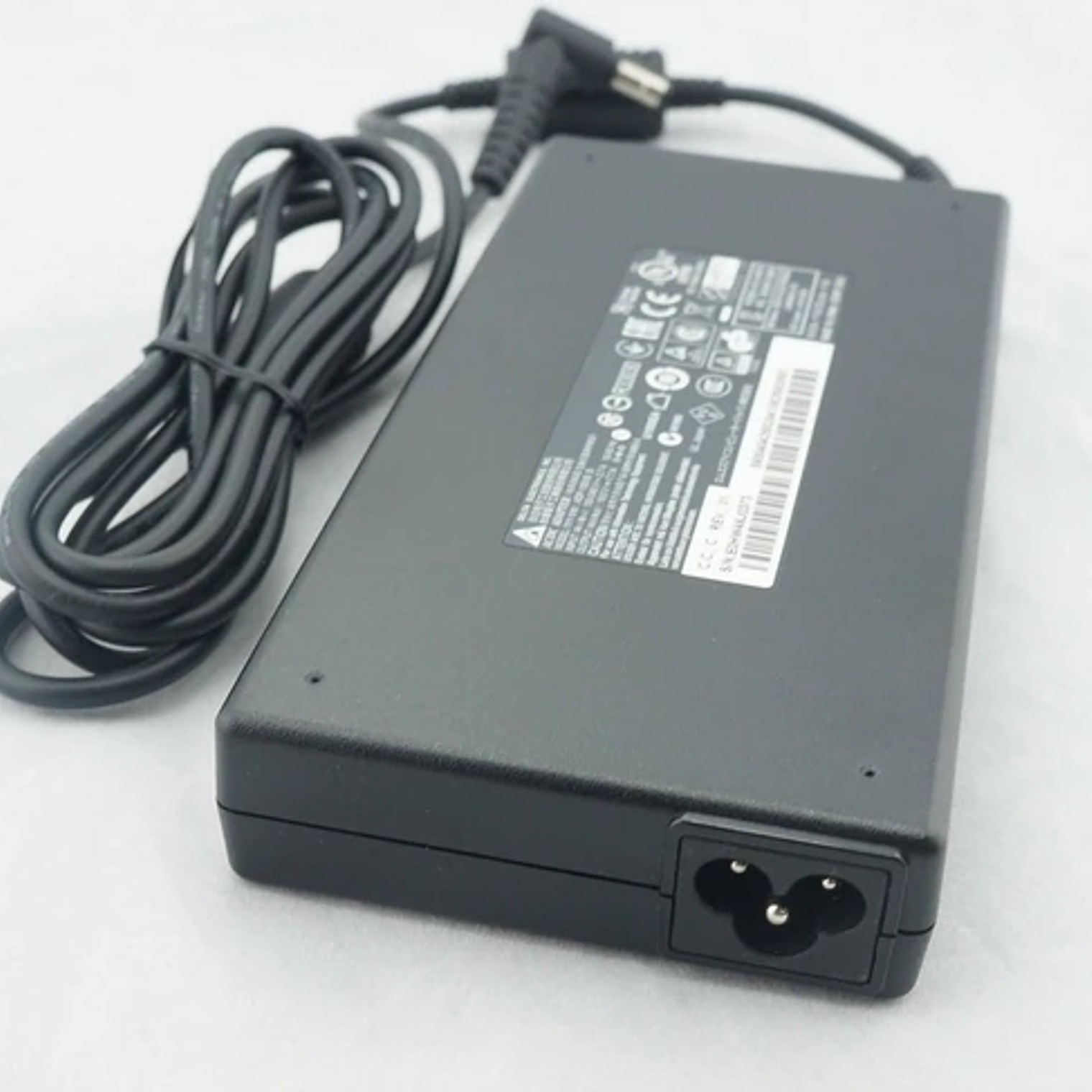 Cargador Original Delta 240V 150W ADP-150VB B 1