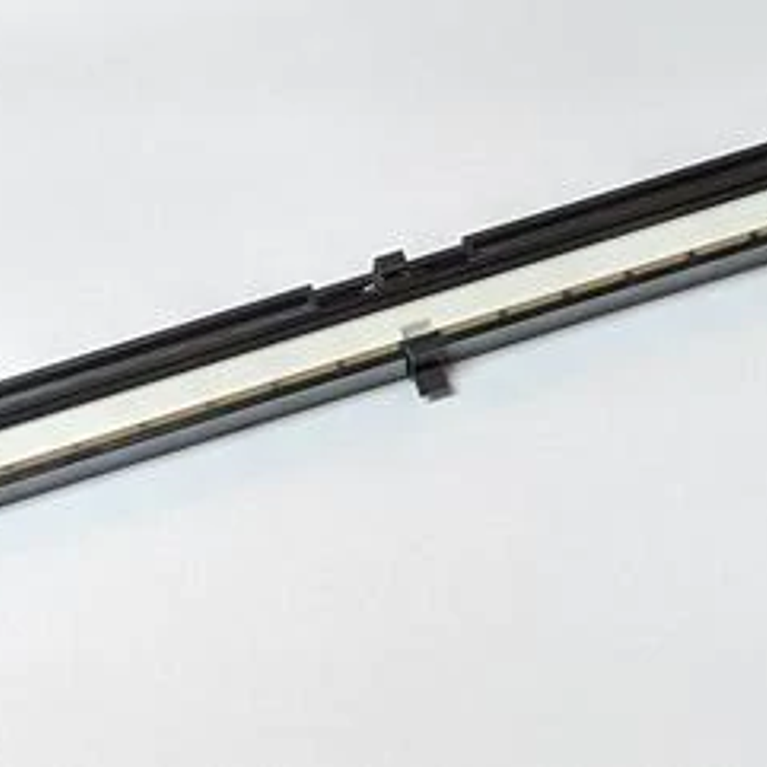 Element Located Below The Glas Pl CN727-69010 1