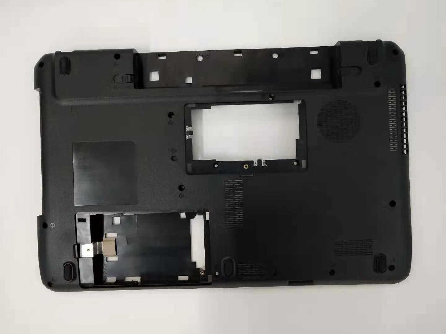 Cubierta Inferior Toshiba Satellite C650 C655 C655D V000221090 1