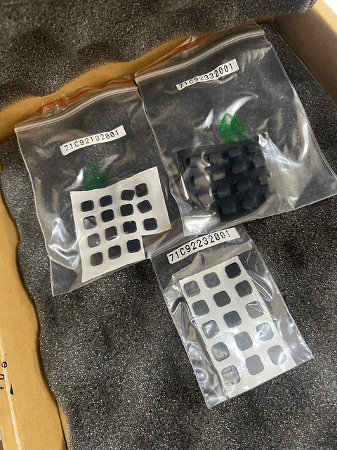 Rellenos de goma para orificios de tornillos del panel de visualización  Pavilion Dv4-1000 454917-001