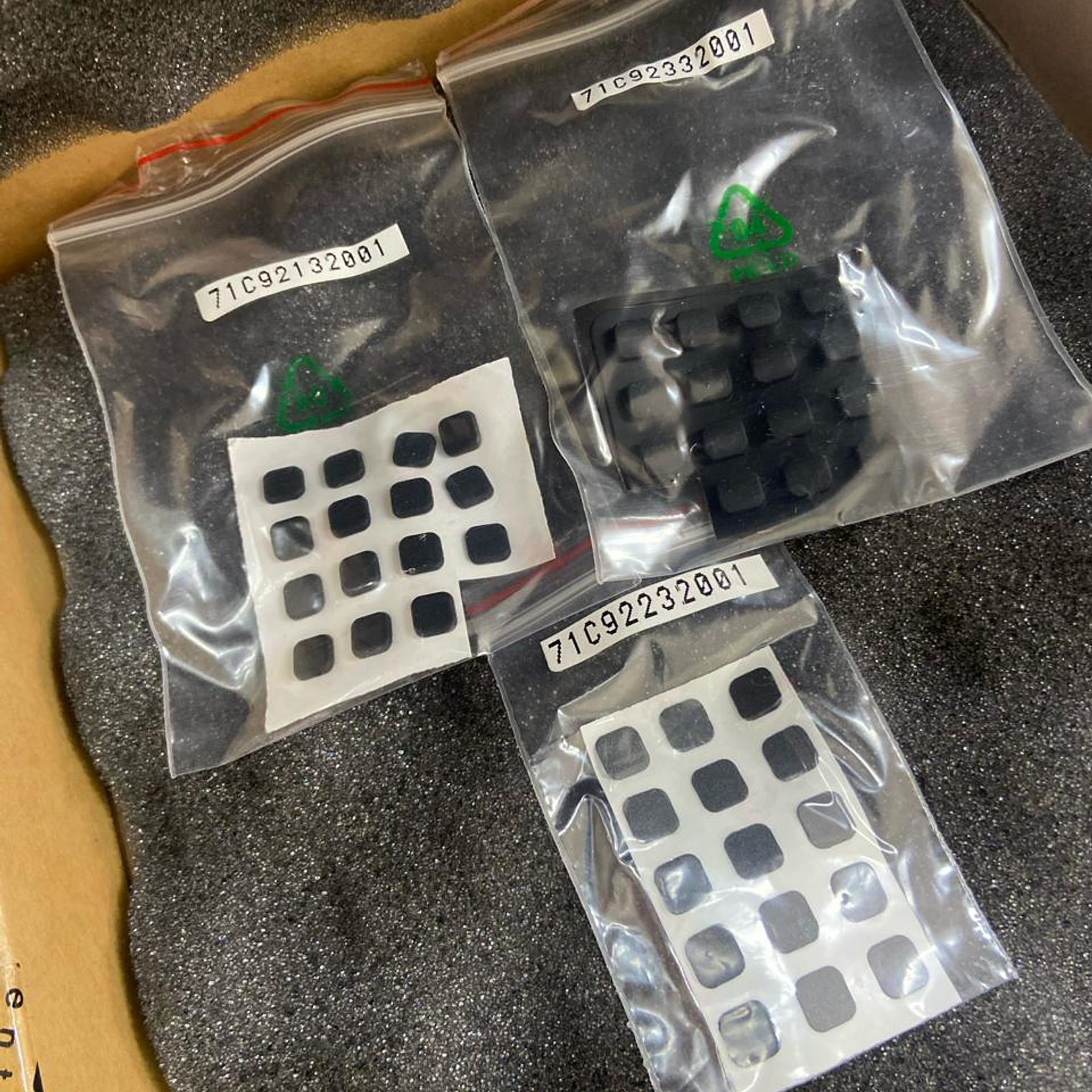 Rellenos de goma para orificios de tornillos del panel de visualización  Pavilion Dv4-1000 454917-001 1