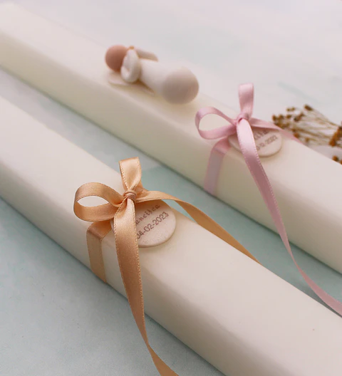 Velas de batismo com laço estreito e [anjo da oração branco] 