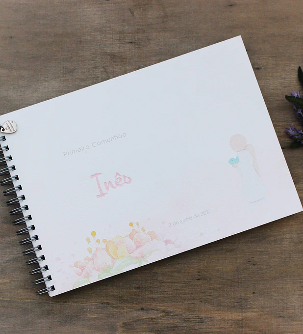 Caderno de mensagens com flores
